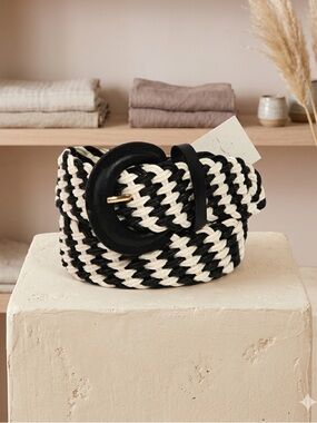 BRAIDED THEORY TWO TONE BELT EBONY STITCH
( Black )